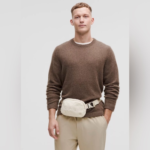 Lululemon Everywhere Belt Bag Plush Fleece Bone ( White)/ Silver 7.5” x 5” - Picture 2 of 16